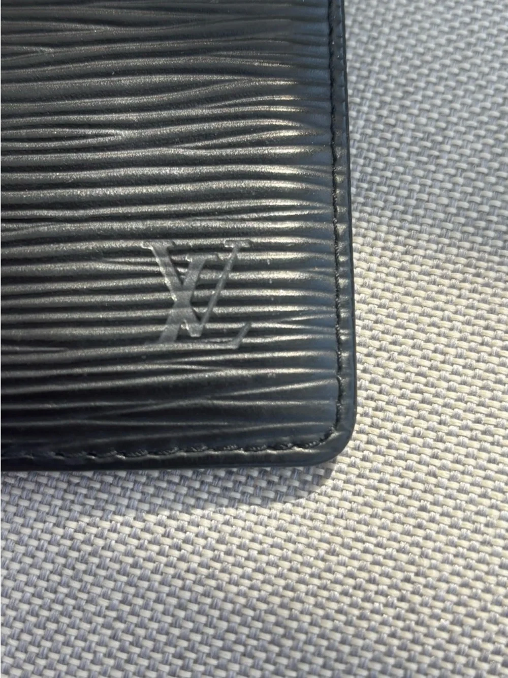 Like‎ New! Authentic Louis Vuitton Epi Leather Bifold Black